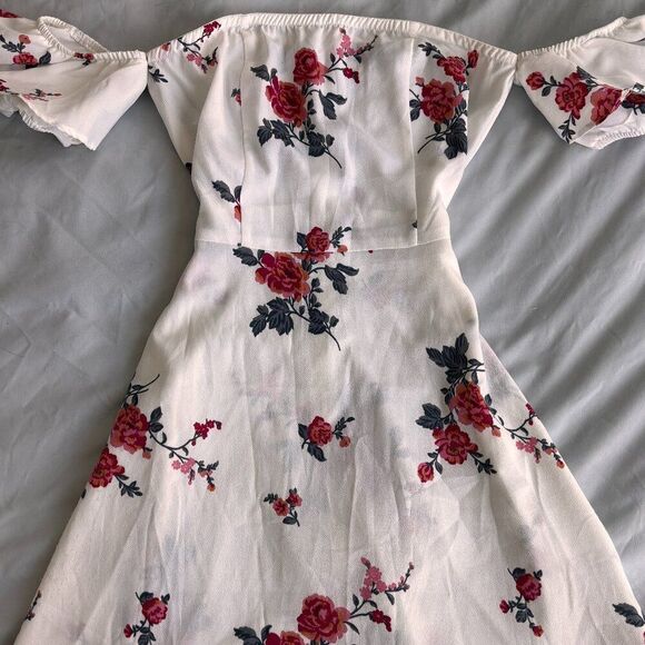 Pretty Little Thing Flirty White Floral Mini Dress - Picture 3 of 6